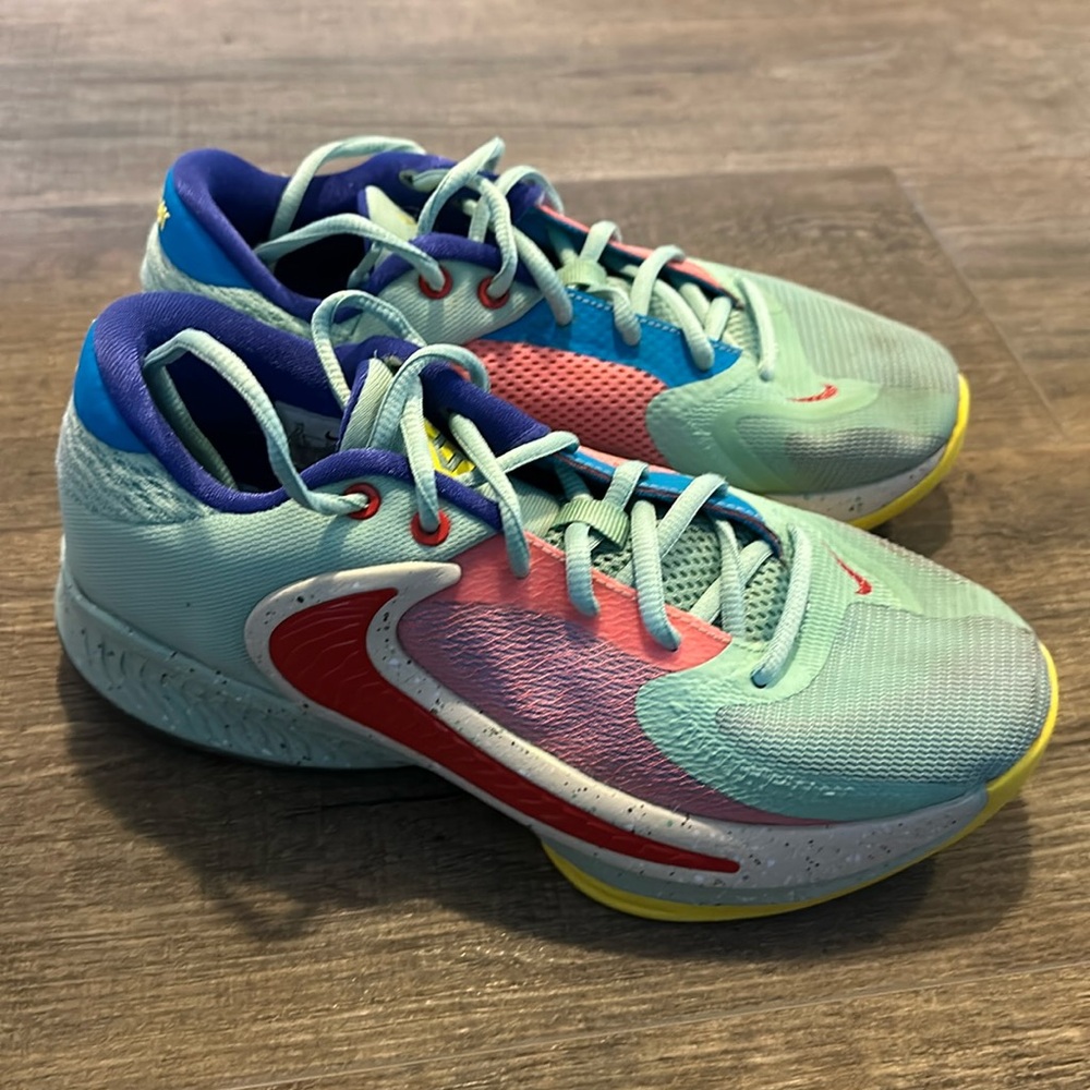 COPY - Nike Giannis Freak basketball shoes Size 7Y